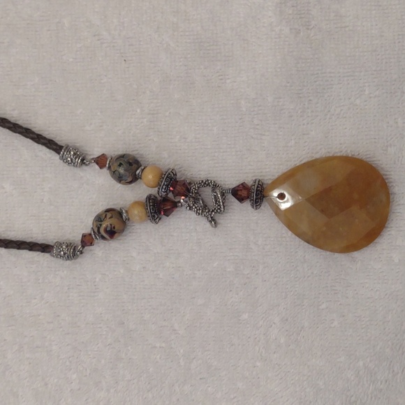 3 Necklases - Picture 4 of 7